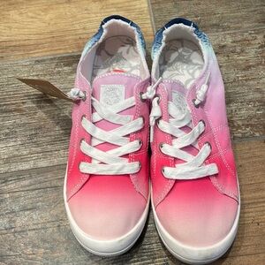 NWT Roxy rory tie dye slip on shoe. Non smoking home